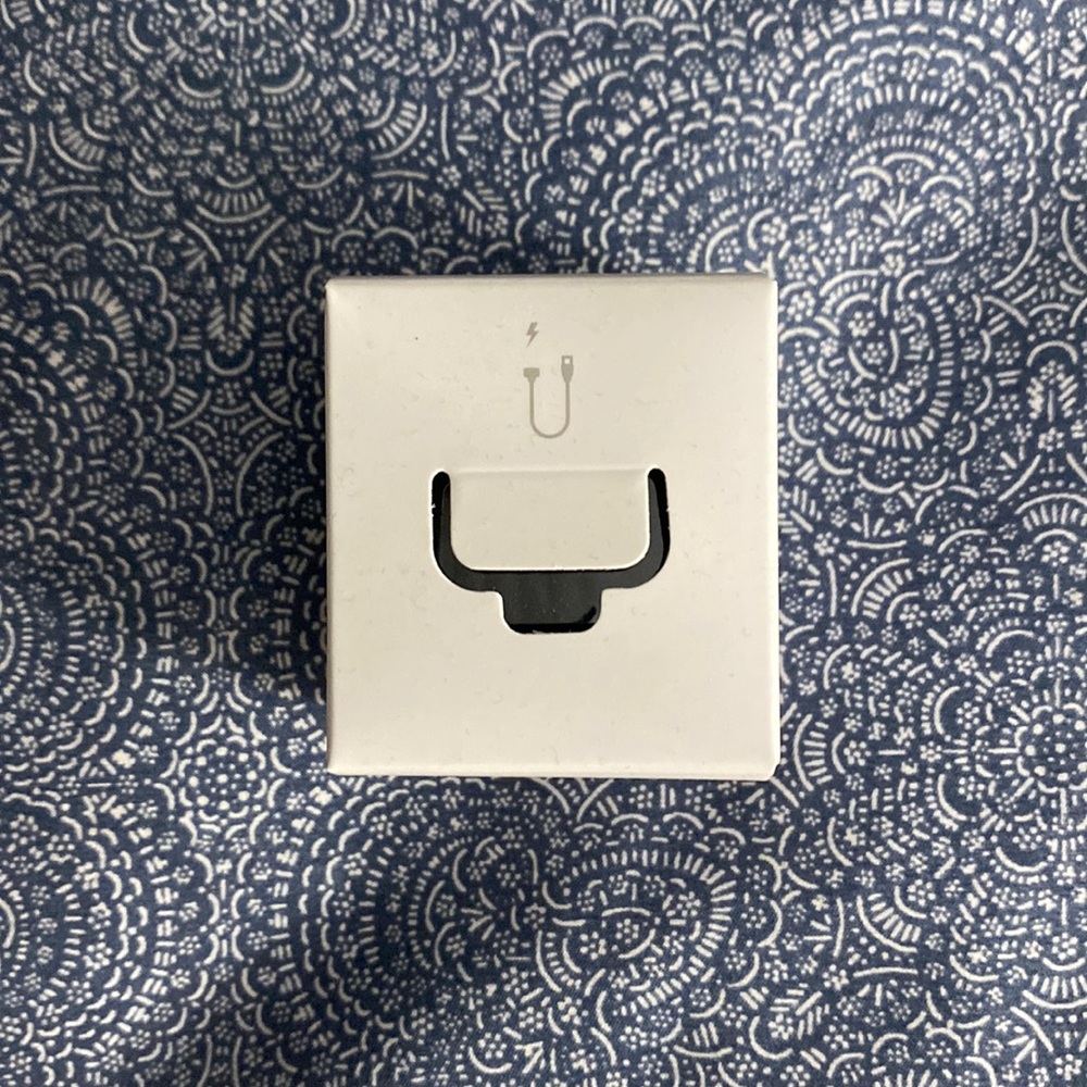 Fitbit versa 2 charger brand new